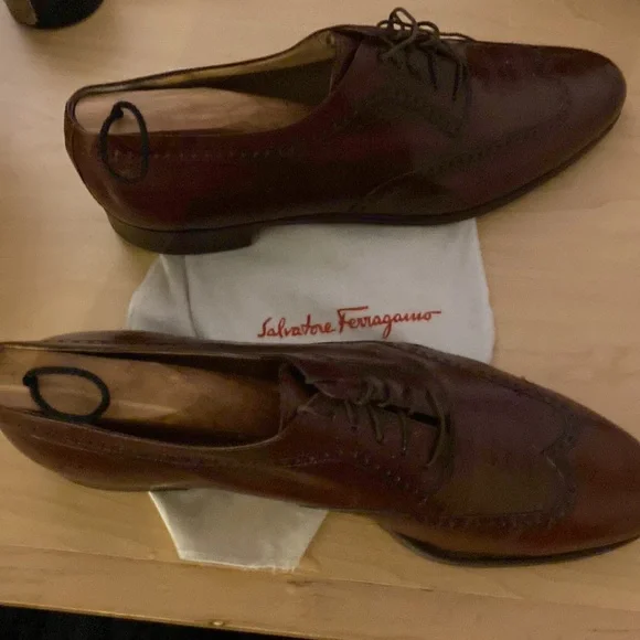 Salvatore ferragamo men’s shoe. Brown with bag and shoehorn